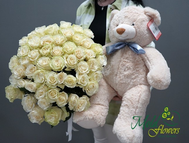 Набор: 51 Роза белая голландская 50 см+Медведь Данилка h=76 cm Фото